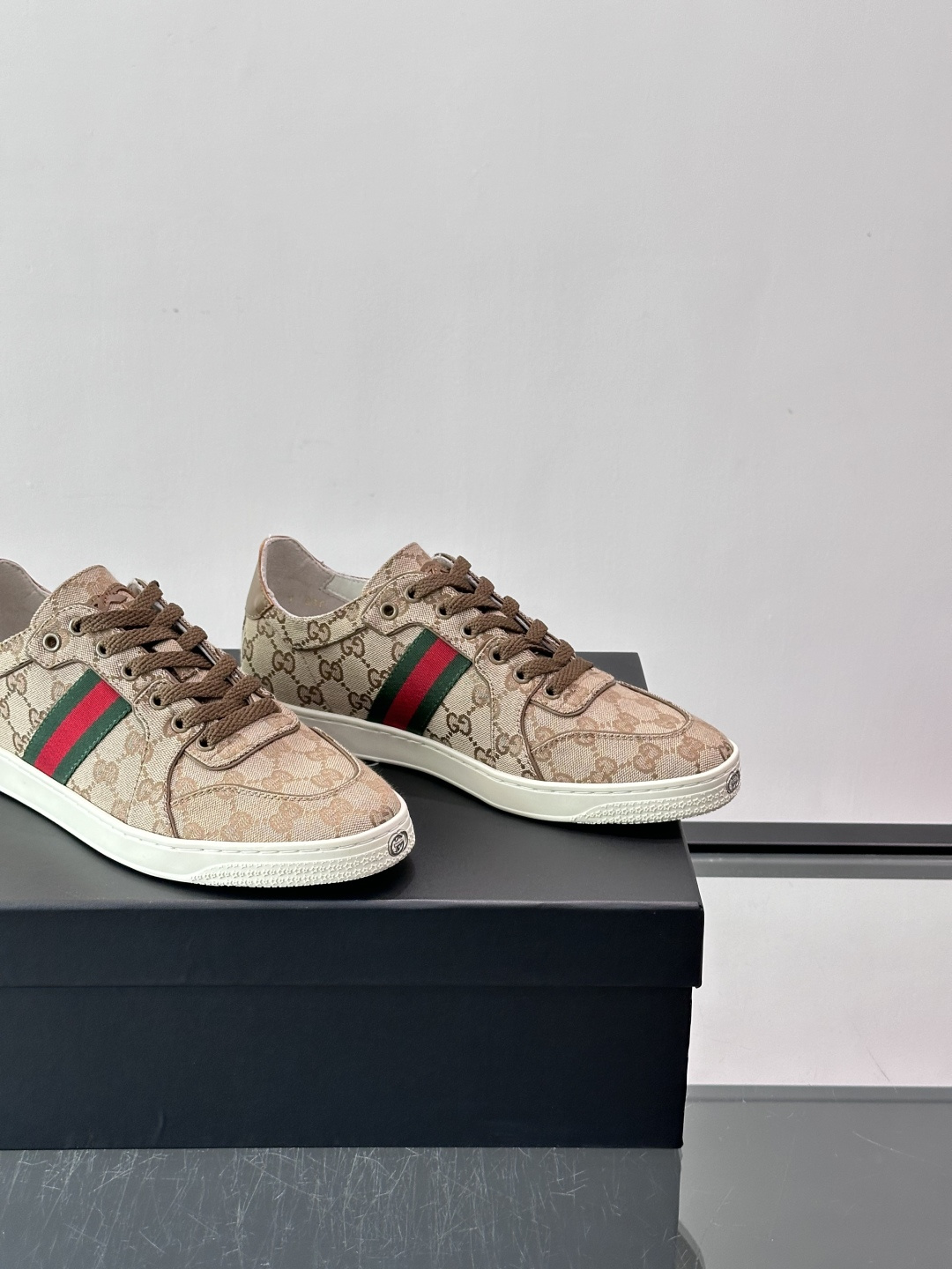 ​​👟Gucci 2026春夏新款GG老花运动鞋，米色+乌木色Original GG帆布，搭配红绿Web