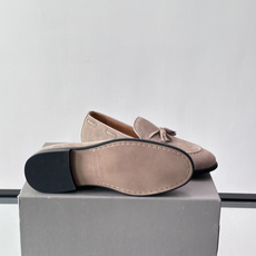 Brunello Cucinelli 男士一脚蹬休闲鞋👟柔软麂皮鞋面,内里皮革,穿着舒适,橡胶鞋底耐磨又 Brunello Cucinelli 男士一脚蹬休闲鞋👟柔软麂皮鞋面,内里皮革,穿着舒适,橡胶鞋底耐磨又