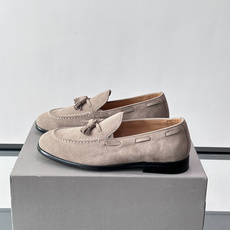 Brunello Cucinelli 男士一脚蹬休闲鞋👟柔软麂皮鞋面,内里皮革,穿着舒适,橡胶鞋底耐磨又 Brunello Cucinelli 男士一脚蹬休闲鞋👟柔软麂皮鞋面,内里皮革,穿着舒适,橡胶鞋底耐磨又