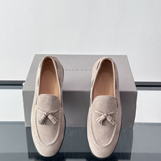 Brunello Cucinelli 男士一脚蹬休闲鞋👟柔软麂皮鞋面,内里皮革,穿着舒适,橡胶鞋底耐磨又 Brunello Cucinelli 男士一脚蹬休闲鞋👟柔软麂皮鞋面,内里皮革,穿着舒适,橡胶鞋底耐磨又