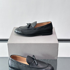 Brunello Cucinelli 男士一脚蹬休闲鞋👟柔软麂皮鞋面,内里皮革,穿着舒适,橡胶鞋底耐磨又 Brunello Cucinelli 男士一脚蹬休闲鞋👟柔软麂皮鞋面,内里皮革,穿着舒适,橡胶鞋底耐磨又