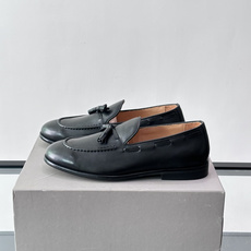 Brunello Cucinelli 男士一脚蹬休闲鞋👟柔软麂皮鞋面,内里皮革,穿着舒适,橡胶鞋底耐磨又 Brunello Cucinelli 男士一脚蹬休闲鞋👟柔软麂皮鞋面,内里皮革,穿着舒适,橡胶鞋底耐磨又