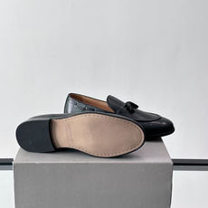 Brunello Cucinelli 男士一脚蹬休闲鞋👟柔软麂皮鞋面,内里皮革,穿着舒适,橡胶鞋底耐磨又 Brunello Cucinelli 男士一脚蹬休闲鞋👟柔软麂皮鞋面,内里皮革,穿着舒适,橡胶鞋底耐磨又