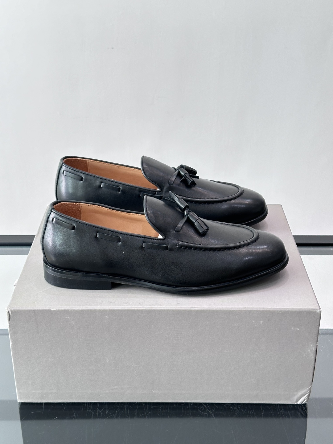 Brunello Cucinelli 男士一脚蹬休闲鞋👟柔软麂皮鞋面，内里皮革，穿着舒适，橡胶鞋底耐磨又