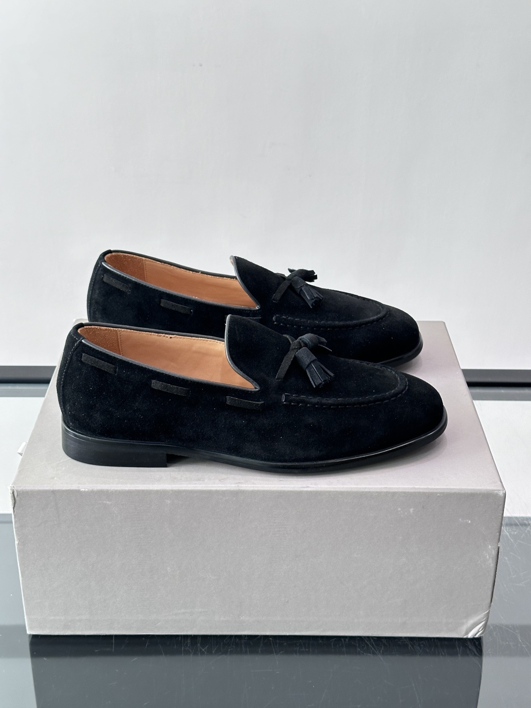 Brunello Cucinelli 男士一脚蹬休闲鞋👟柔软麂皮鞋面，内里皮革，穿着舒适，橡胶鞋底耐磨又