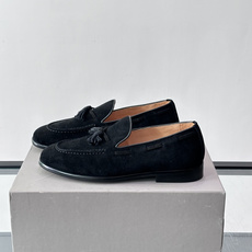 Brunello Cucinelli 男士一脚蹬休闲鞋👟柔软麂皮鞋面,内里皮革,穿着舒适,橡胶鞋底耐磨又 Brunello Cucinelli 男士一脚蹬休闲鞋👟柔软麂皮鞋面,内里皮革,穿着舒适,橡胶鞋底耐磨又
