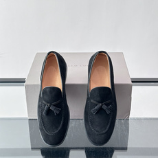 Brunello Cucinelli 男士一脚蹬休闲鞋👟柔软麂皮鞋面,内里皮革,穿着舒适,橡胶鞋底耐磨又 Brunello Cucinelli 男士一脚蹬休闲鞋👟柔软麂皮鞋面,内里皮革,穿着舒适,橡胶鞋底耐磨又