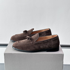 Brunello Cucinelli 男士一脚蹬休闲鞋👟柔软麂皮鞋面,内里皮革,穿着舒适,橡胶鞋底耐磨又 Brunello Cucinelli 男士一脚蹬休闲鞋👟柔软麂皮鞋面,内里皮革,穿着舒适,橡胶鞋底耐磨又