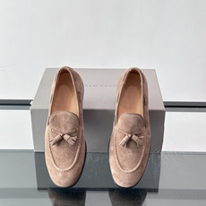 Brunello Cucinelli 男士一脚蹬休闲鞋👟柔软麂皮鞋面,内里皮革,穿着舒适,橡胶鞋底耐磨又 Brunello Cucinelli 男士一脚蹬休闲鞋👟柔软麂皮鞋面,内里皮革,穿着舒适,橡胶鞋底耐磨又
