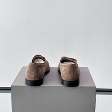 Brunello Cucinelli 男士一脚蹬休闲鞋👟柔软麂皮鞋面,内里皮革,穿着舒适,橡胶鞋底耐磨又 Brunello Cucinelli 男士一脚蹬休闲鞋👟柔软麂皮鞋面,内里皮革,穿着舒适,橡胶鞋底耐磨又