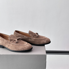 Brunello Cucinelli 男士一脚蹬休闲鞋👟柔软麂皮鞋面,内里皮革,穿着舒适,橡胶鞋底耐磨又 Brunello Cucinelli 男士一脚蹬休闲鞋👟柔软麂皮鞋面,内里皮革,穿着舒适,橡胶鞋底耐磨又