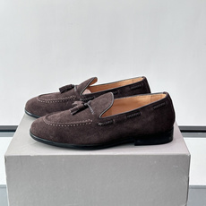 Brunello Cucinelli 男士一脚蹬休闲鞋👟柔软麂皮鞋面,内里皮革,穿着舒适,橡胶鞋底耐磨又 Brunello Cucinelli 男士一脚蹬休闲鞋👟柔软麂皮鞋面,内里皮革,穿着舒适,橡胶鞋底耐磨又