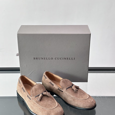 Brunello Cucinelli 男士一脚蹬休闲鞋👟柔软麂皮鞋面,内里皮革,穿着舒适,橡胶鞋底耐磨又 Brunello Cucinelli 男士一脚蹬休闲鞋👟柔软麂皮鞋面,内里皮革,穿着舒适,橡胶鞋底耐磨又
