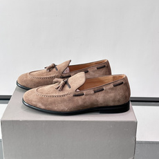 Brunello Cucinelli 男士一脚蹬休闲鞋👟柔软麂皮鞋面,内里皮革,穿着舒适,橡胶鞋底耐磨又 Brunello Cucinelli 男士一脚蹬休闲鞋👟柔软麂皮鞋面,内里皮革,穿着舒适,橡胶鞋底耐磨又