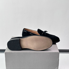 Brunello Cucinelli 男士一脚蹬休闲鞋👟柔软麂皮鞋面,内里皮革,穿着舒适,橡胶鞋底耐磨又 Brunello Cucinelli 男士一脚蹬休闲鞋👟柔软麂皮鞋面,内里皮革,穿着舒适,橡胶鞋底耐磨又