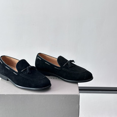 Brunello Cucinelli 男士一脚蹬休闲鞋👟柔软麂皮鞋面,内里皮革,穿着舒适,橡胶鞋底耐磨又 Brunello Cucinelli 男士一脚蹬休闲鞋👟柔软麂皮鞋面,内里皮革,穿着舒适,橡胶鞋底耐磨又