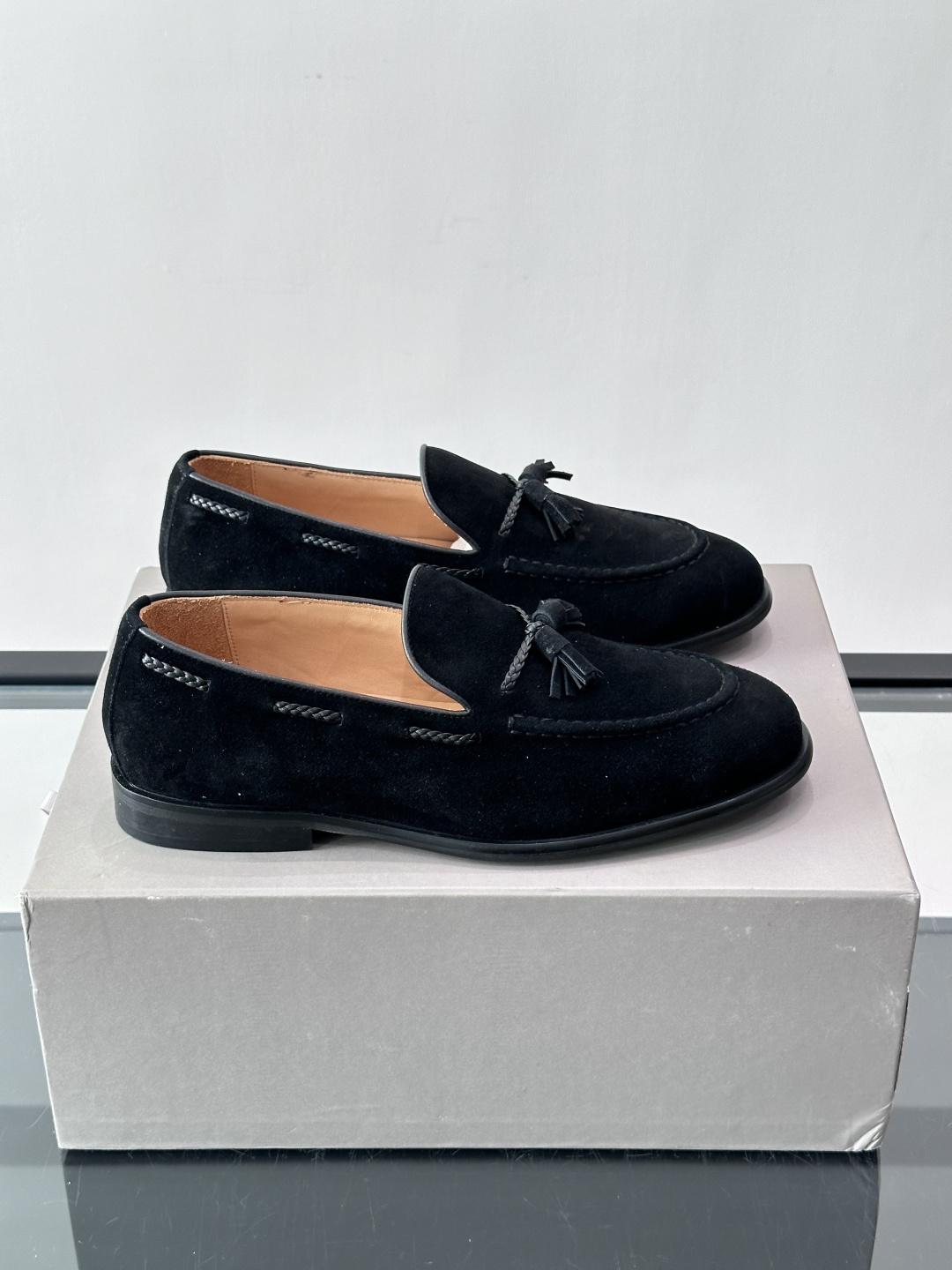 Brunello Cucinelli 男士一脚蹬休闲鞋👟柔软麂皮鞋面，内里皮革，穿着舒适，橡胶鞋底耐磨又