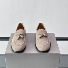 Brunello Cucinelli 男士一脚蹬休闲鞋👟柔软麂皮鞋面,内里皮革,穿着舒适,橡胶鞋底耐磨又 Brunello Cucinelli 男士一脚蹬休闲鞋👟柔软麂皮鞋面,内里皮革,穿着舒适,橡胶鞋底耐磨又
