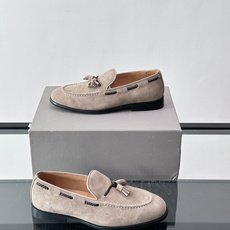 Brunello Cucinelli 男士一脚蹬休闲鞋👟柔软麂皮鞋面,内里皮革,穿着舒适,橡胶鞋底耐磨又 Brunello Cucinelli 男士一脚蹬休闲鞋👟柔软麂皮鞋面,内里皮革,穿着舒适,橡胶鞋底耐磨又
