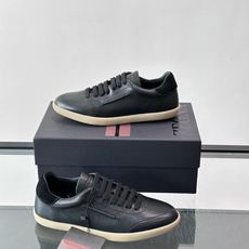 👞Zegna这款老钱风休闲鞋,选用牛皮。质感细腻低调,搭配浅色橡胶鞋底,简约又高级✨。鞋面有品牌标识,细 👞Zegna这款老钱风休闲鞋,选用牛皮。质感细腻低调,搭配浅色橡胶鞋底,简约又高级✨。鞋面有品牌标识,细
