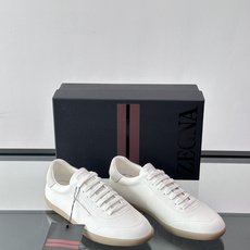 👞Zegna这款老钱风休闲鞋,选用牛皮。质感细腻低调,搭配浅色橡胶鞋底,简约又高级✨。鞋面有品牌标识,细 👞Zegna这款老钱风休闲鞋,选用牛皮。质感细腻低调,搭配浅色橡胶鞋底,简约又高级✨。鞋面有品牌标识,细