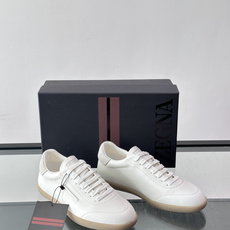 👞Zegna这款老钱风休闲鞋,选用牛皮。质感细腻低调,搭配浅色橡胶鞋底,简约又高级✨。鞋面有品牌标识,细 👞Zegna这款老钱风休闲鞋,选用牛皮。质感细腻低调,搭配浅色橡胶鞋底,简约又高级✨。鞋面有品牌标识,细