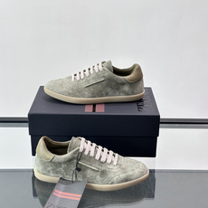 👞Zegna这款老钱风休闲鞋,选用麂皮,质感细腻低调,搭配浅色橡胶鞋底,简约又高级✨。鞋面有品牌标识,细 👞Zegna这款老钱风休闲鞋,选用麂皮,质感细腻低调,搭配浅色橡胶鞋底,简约又高级✨。鞋面有品牌标识,细