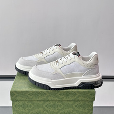 👟Gucci Screener系列厚底饼干鞋,采用牛皮,侧面点缀红绿织带,品牌辨识度超高✨。厚底设计约3 👟Gucci Screener系列厚底饼干鞋,采用牛皮,侧面点缀红绿织带,品牌辨识度超高✨。厚底设计约3