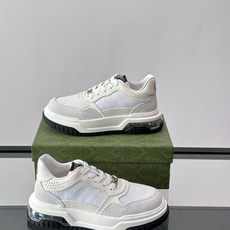 👟Gucci Screener系列厚底饼干鞋,采用牛皮,侧面点缀红绿织带,品牌辨识度超高✨。厚底设计约3 👟Gucci Screener系列厚底饼干鞋,采用牛皮,侧面点缀红绿织带,品牌辨识度超高✨。厚底设计约3