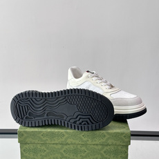 👟Gucci Screener系列厚底饼干鞋,采用牛皮,侧面点缀红绿织带,品牌辨识度超高✨。厚底设计约3 👟Gucci Screener系列厚底饼干鞋,采用牛皮,侧面点缀红绿织带,品牌辨识度超高✨。厚底设计约3