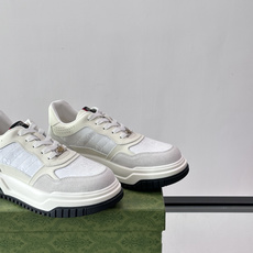👟Gucci Screener系列厚底饼干鞋,采用牛皮,侧面点缀红绿织带,品牌辨识度超高✨。厚底设计约3 👟Gucci Screener系列厚底饼干鞋,采用牛皮,侧面点缀红绿织带,品牌辨识度超高✨。厚底设计约3