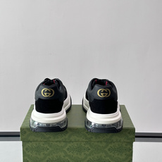 👟Gucci Screener系列厚底饼干鞋,采用牛皮,侧面点缀红绿织带,品牌辨识度超高✨。厚底设计约3 👟Gucci Screener系列厚底饼干鞋,采用牛皮,侧面点缀红绿织带,品牌辨识度超高✨。厚底设计约3