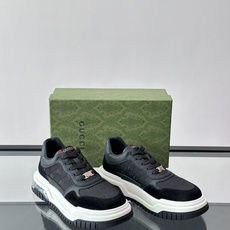 👟Gucci Screener系列厚底饼干鞋,采用牛皮,侧面点缀红绿织带,品牌辨识度超高✨。厚底设计约3 👟Gucci Screener系列厚底饼干鞋,采用牛皮,侧面点缀红绿织带,品牌辨识度超高✨。厚底设计约3