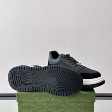 👟Gucci Screener系列厚底饼干鞋,采用牛皮,侧面点缀红绿织带,品牌辨识度超高✨。厚底设计约3 👟Gucci Screener系列厚底饼干鞋,采用牛皮,侧面点缀红绿织带,品牌辨识度超高✨。厚底设计约3