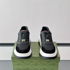 👟Gucci Screener系列厚底饼干鞋,采用牛皮,侧面点缀红绿织带,品牌辨识度超高✨。厚底设计约3 👟Gucci Screener系列厚底饼干鞋,采用牛皮,侧面点缀红绿织带,品牌辨识度超高✨。厚底设计约3
