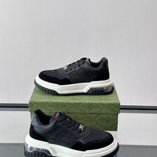 👟Gucci Screener系列厚底饼干鞋,采用牛皮,侧面点缀红绿织带,品牌辨识度超高✨。厚底设计约3 👟Gucci Screener系列厚底饼干鞋,采用牛皮,侧面点缀红绿织带,品牌辨识度超高✨。厚底设计约3