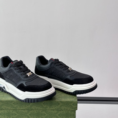 👟Gucci Screener系列厚底饼干鞋,采用牛皮,侧面点缀红绿织带,品牌辨识度超高✨。厚底设计约3 👟Gucci Screener系列厚底饼干鞋,采用牛皮,侧面点缀红绿织带,品牌辨识度超高✨。厚底设计约3