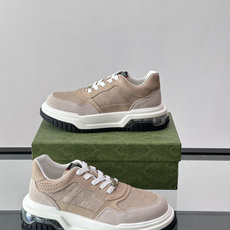 👟Gucci Screener系列厚底饼干鞋,采用牛皮,侧面点缀红绿织带,品牌辨识度超高✨。厚底设计约3 👟Gucci Screener系列厚底饼干鞋,采用牛皮,侧面点缀红绿织带,品牌辨识度超高✨。厚底设计约3