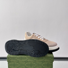 👟Gucci Screener系列厚底饼干鞋,采用牛皮,侧面点缀红绿织带,品牌辨识度超高✨。厚底设计约3 👟Gucci Screener系列厚底饼干鞋,采用牛皮,侧面点缀红绿织带,品牌辨识度超高✨。厚底设计约3