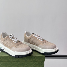 👟Gucci Screener系列厚底饼干鞋,采用牛皮,侧面点缀红绿织带,品牌辨识度超高✨。厚底设计约3 👟Gucci Screener系列厚底饼干鞋,采用牛皮,侧面点缀红绿织带,品牌辨识度超高✨。厚底设计约3