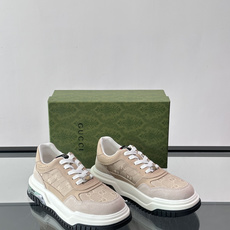 👟Gucci Screener系列厚底饼干鞋,采用牛皮,侧面点缀红绿织带,品牌辨识度超高✨。厚底设计约3 👟Gucci Screener系列厚底饼干鞋,采用牛皮,侧面点缀红绿织带,品牌辨识度超高✨。厚底设计约3