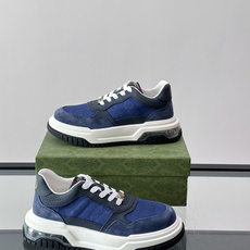 👟Gucci Screener系列厚底饼干鞋,采用牛皮,侧面点缀红绿织带,品牌辨识度超高✨。厚底设计约3 👟Gucci Screener系列厚底饼干鞋,采用牛皮,侧面点缀红绿织带,品牌辨识度超高✨。厚底设计约3