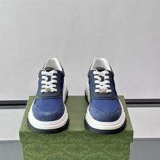 👟Gucci Screener系列厚底饼干鞋,采用牛皮,侧面点缀红绿织带,品牌辨识度超高✨。厚底设计约3 👟Gucci Screener系列厚底饼干鞋,采用牛皮,侧面点缀红绿织带,品牌辨识度超高✨。厚底设计约3