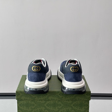 👟Gucci Screener系列厚底饼干鞋,采用牛皮,侧面点缀红绿织带,品牌辨识度超高✨。厚底设计约3 👟Gucci Screener系列厚底饼干鞋,采用牛皮,侧面点缀红绿织带,品牌辨识度超高✨。厚底设计约3