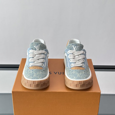 LV Tilted饼干鞋👟LV Tilted饼干鞋是路易威登SS26春夏系列新品,采用绒面牛皮革 LV Tilted饼干鞋👟LV Tilted饼干鞋是路易威登SS26春夏系列新品,采用绒面牛皮革