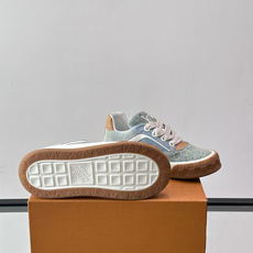 LV Tilted饼干鞋👟LV Tilted饼干鞋是路易威登SS26春夏系列新品,采用绒面牛皮革 LV Tilted饼干鞋👟LV Tilted饼干鞋是路易威登SS26春夏系列新品,采用绒面牛皮革