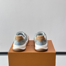 LV Tilted饼干鞋👟LV Tilted饼干鞋是路易威登SS26春夏系列新品,采用绒面牛皮革 LV Tilted饼干鞋👟LV Tilted饼干鞋是路易威登SS26春夏系列新品,采用绒面牛皮革