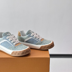 LV Tilted饼干鞋👟LV Tilted饼干鞋是路易威登SS26春夏系列新品,采用绒面牛皮革 LV Tilted饼干鞋👟LV Tilted饼干鞋是路易威登SS26春夏系列新品,采用绒面牛皮革