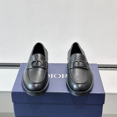 👞Dior男士商务休闲皮鞋,选用进口小牛皮,质感细腻耐用,内里水染牛皮,穿着舒适透气✨。经典乐福鞋设计, 👞Dior男士商务休闲皮鞋,选用进口小牛皮,质感细腻耐用,内里水染牛皮,穿着舒适透气✨。经典乐福鞋设计,