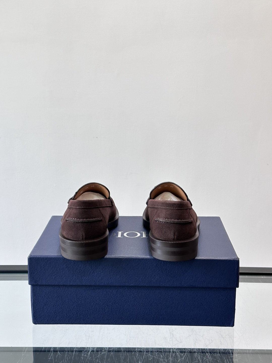 👞Dior男士商务休闲皮鞋，选用进口麂皮，质感细腻耐用，内里水染牛皮，穿着舒适透气✨。经典乐福鞋设计，金